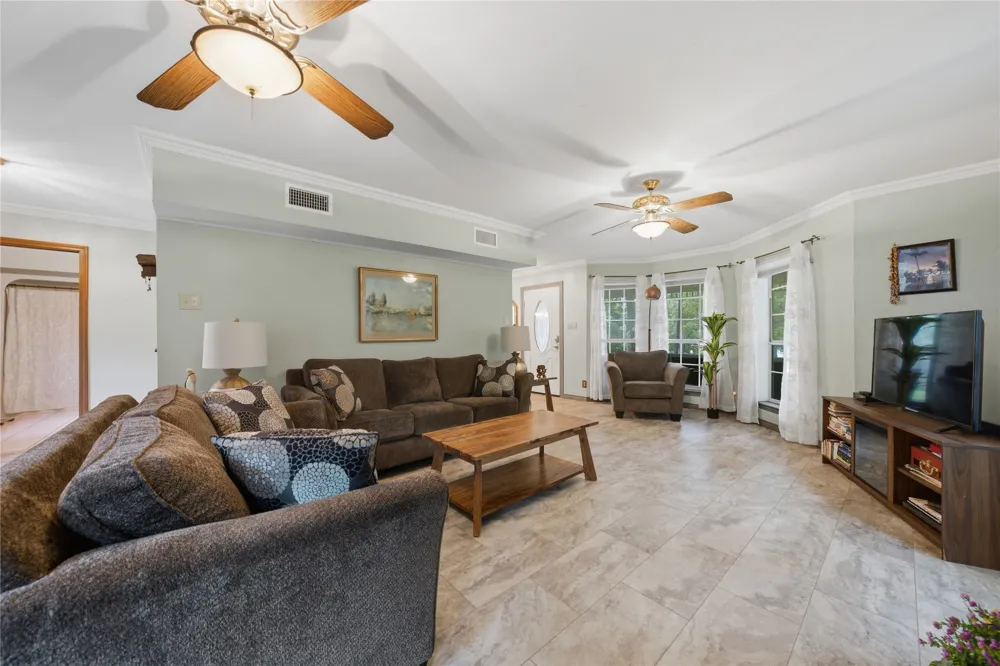 2746 Hopson Drive Athens, TX 75752