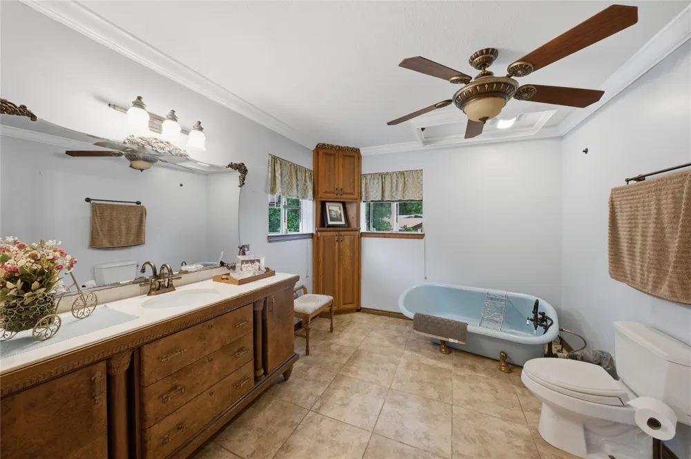 2746 Hopson Drive Athens, TX 75752
