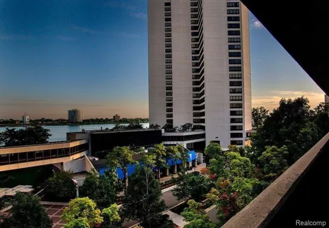 1001 W JEFFERSON AVENUE #300-22I