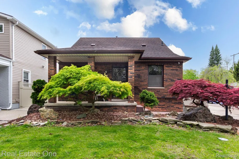 1977 Markese Avenue Lincoln Park City, MI 48146