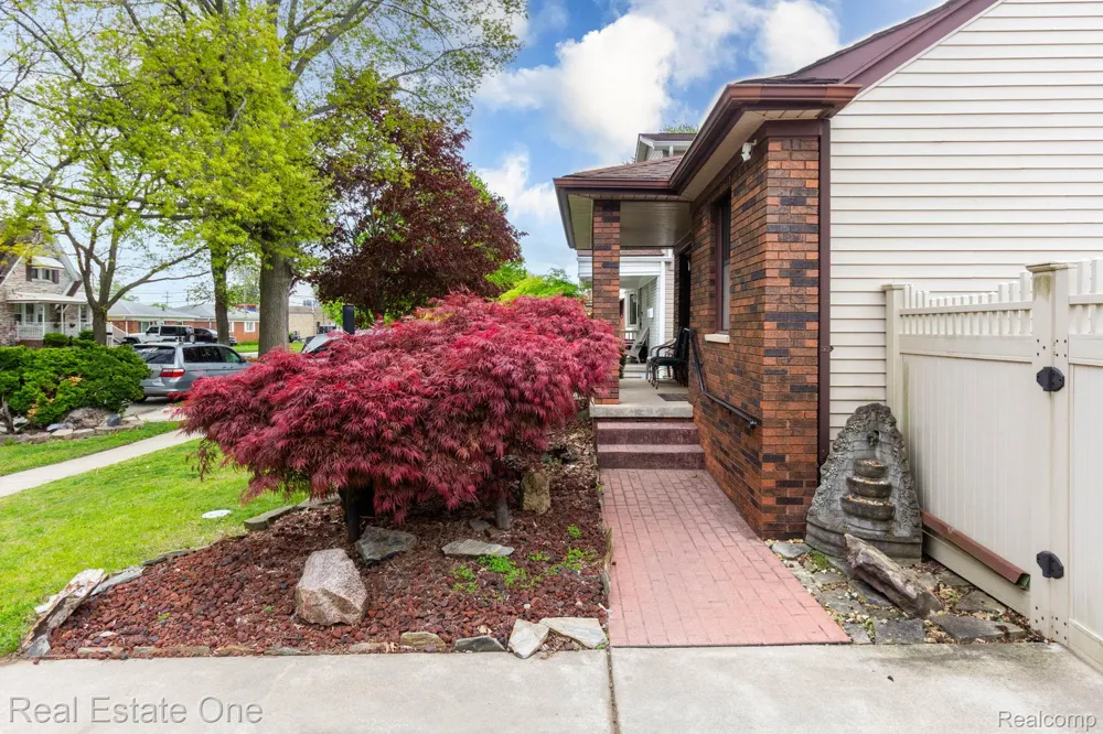 1977 Markese Avenue Lincoln Park City, MI 48146