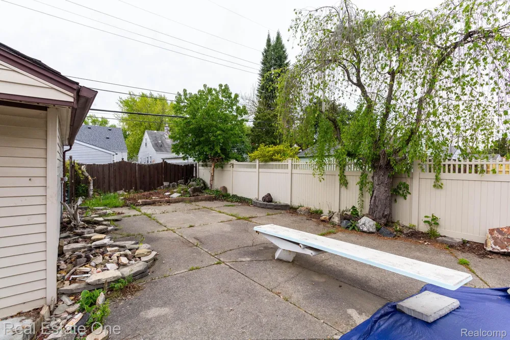 1977 Markese Avenue Lincoln Park City, MI 48146