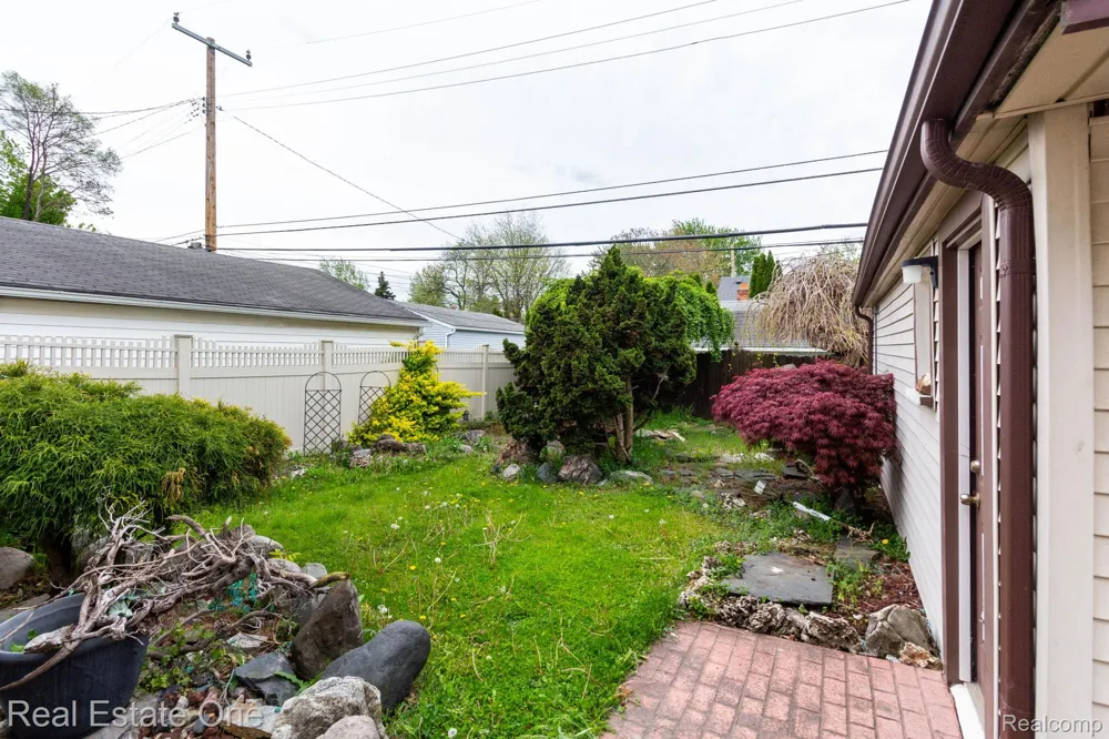 1977 Markese Avenue Lincoln Park City, MI 48146