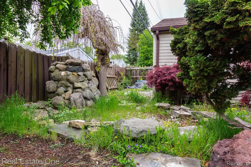 1977 Markese Avenue Lincoln Park City, MI 48146