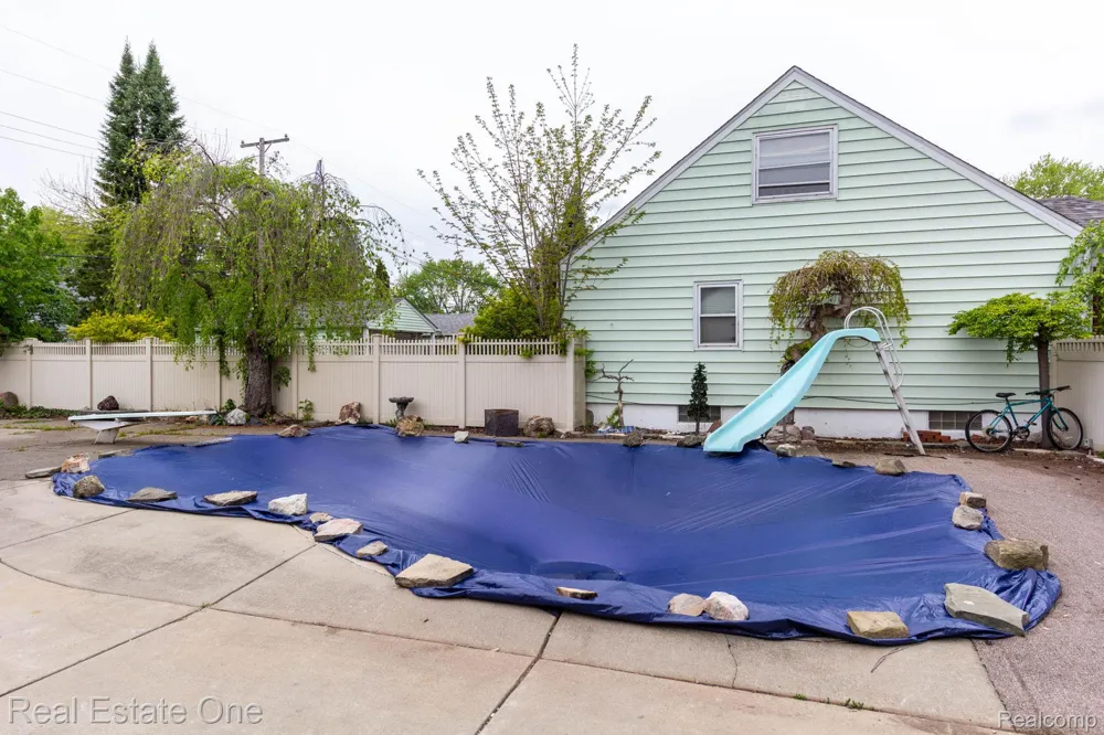 1977 Markese Avenue Lincoln Park City, MI 48146