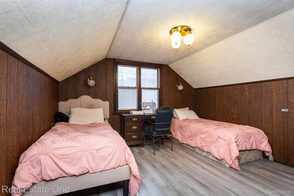 1977 Markese Avenue Lincoln Park City, MI 48146
