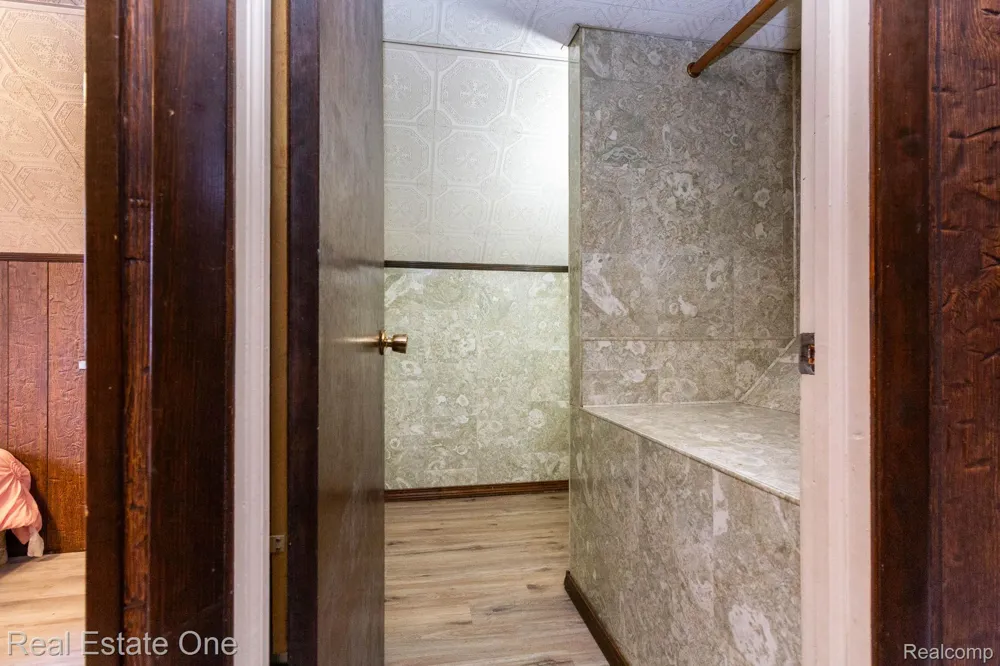 1977 Markese Avenue Lincoln Park City, MI 48146
