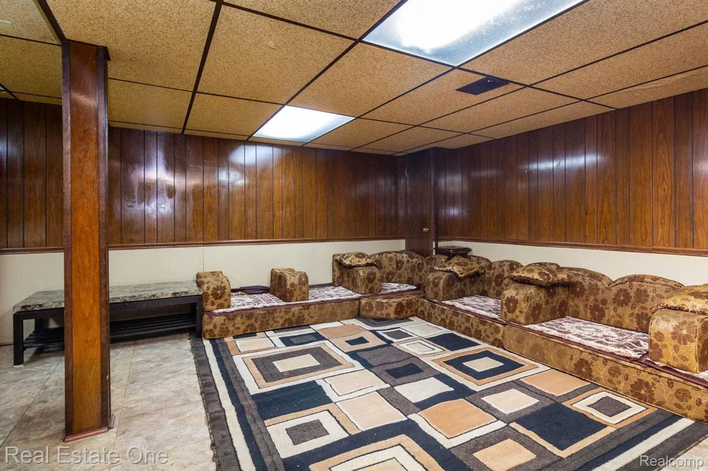 1977 Markese Avenue Lincoln Park City, MI 48146