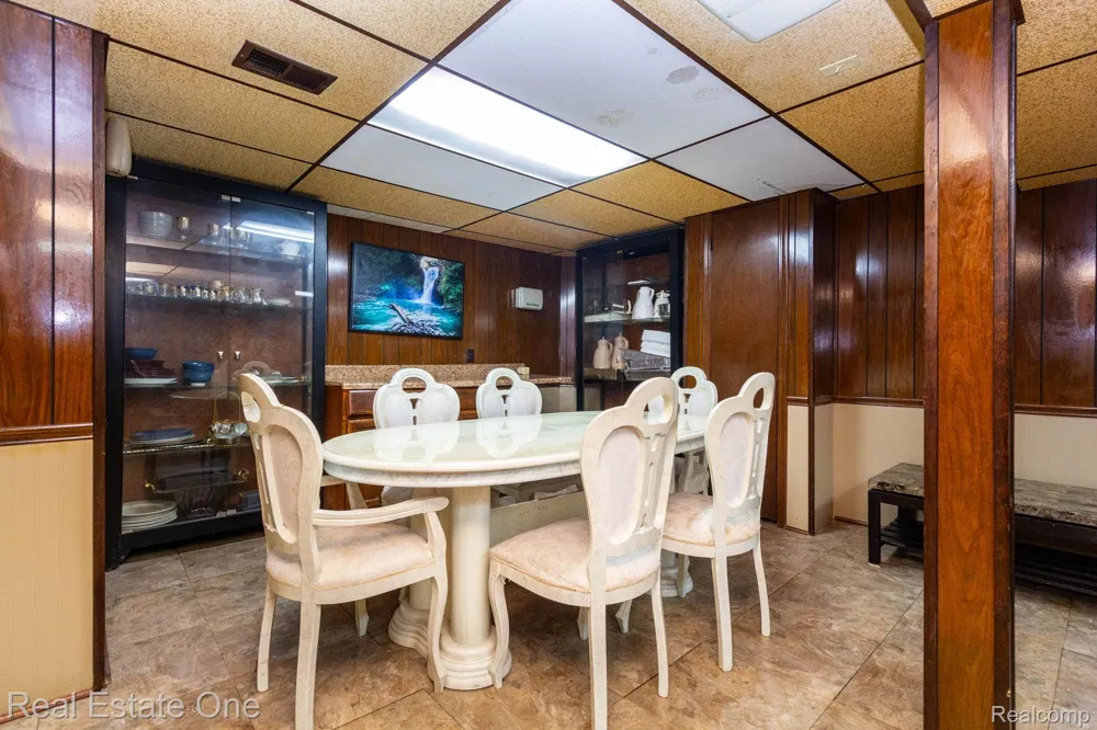 1977 Markese Avenue Lincoln Park City, MI 48146