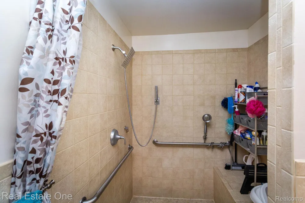 1977 Markese Avenue Lincoln Park City, MI 48146