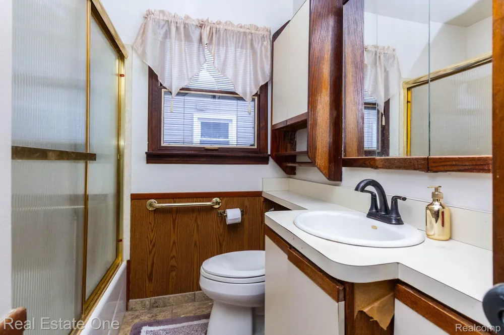 1977 Markese Avenue Lincoln Park City, MI 48146
