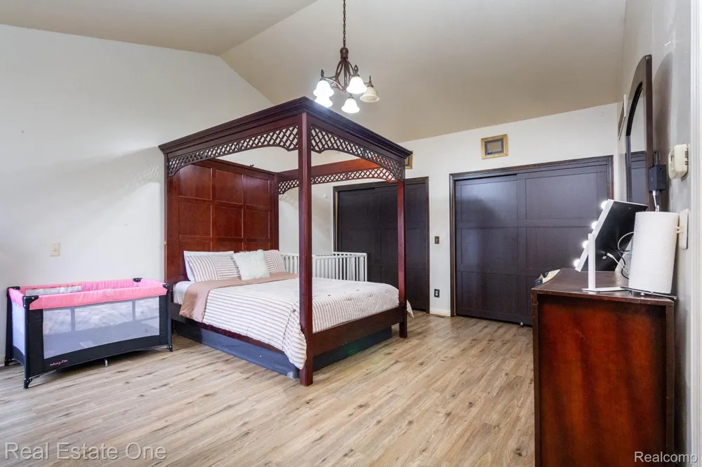 1977 Markese Avenue Lincoln Park City, MI 48146