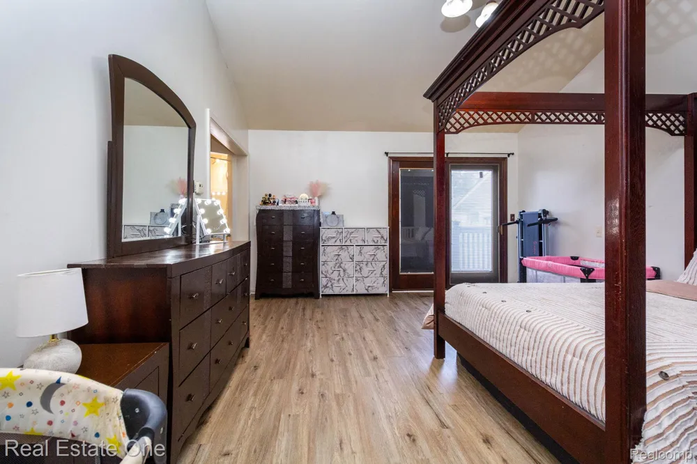 1977 Markese Avenue Lincoln Park City, MI 48146