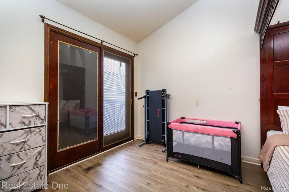 1977 Markese Avenue Lincoln Park City, MI 48146