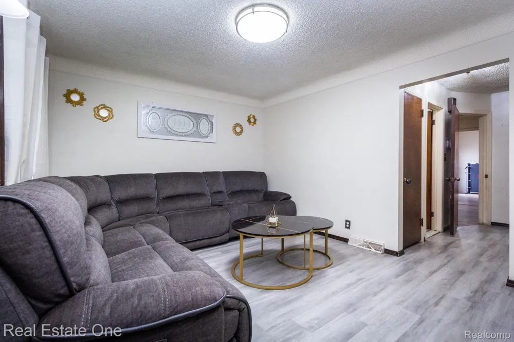 1977 Markese Avenue Lincoln Park City, MI 48146