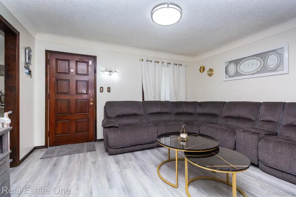 1977 Markese Avenue Lincoln Park City, MI 48146