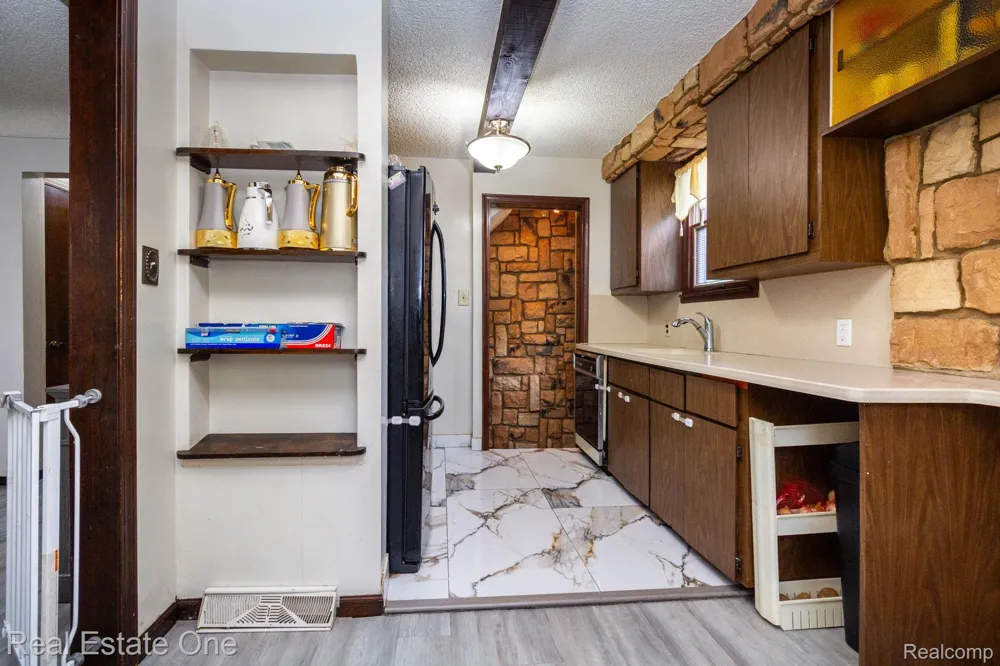 1977 Markese Avenue Lincoln Park City, MI 48146