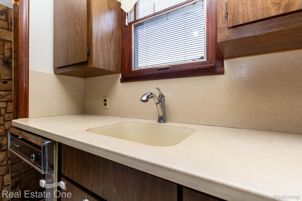 1977 Markese Avenue Lincoln Park City, MI 48146