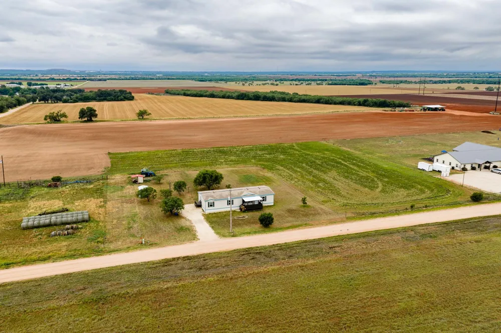 3923 CR 322 Hawley, TX 79525