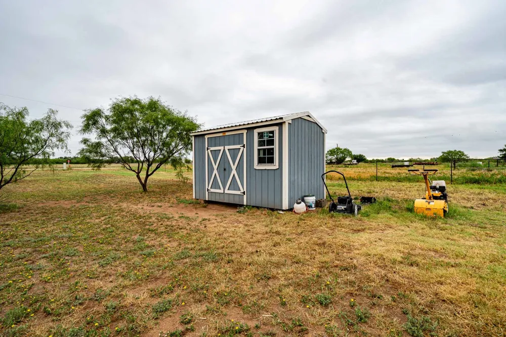 3923 CR 322 Hawley, TX 79525