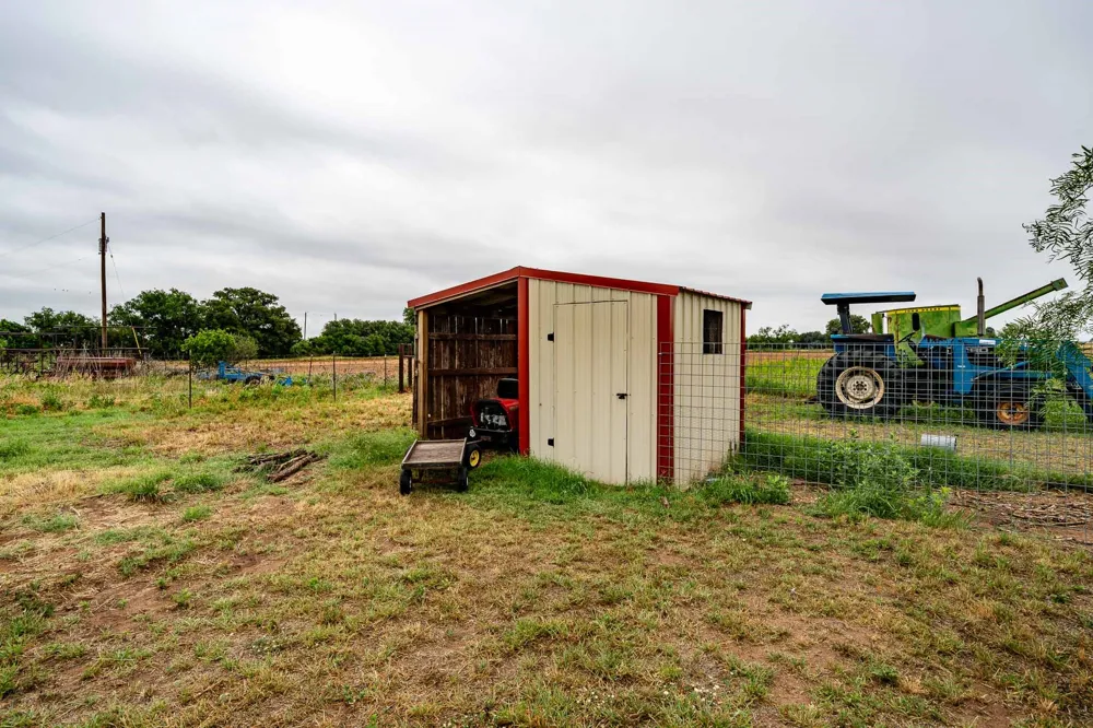 3923 CR 322 Hawley, TX 79525