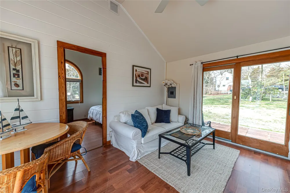 18 Shinnecock Road #4 Hampton Bays, NY 11946