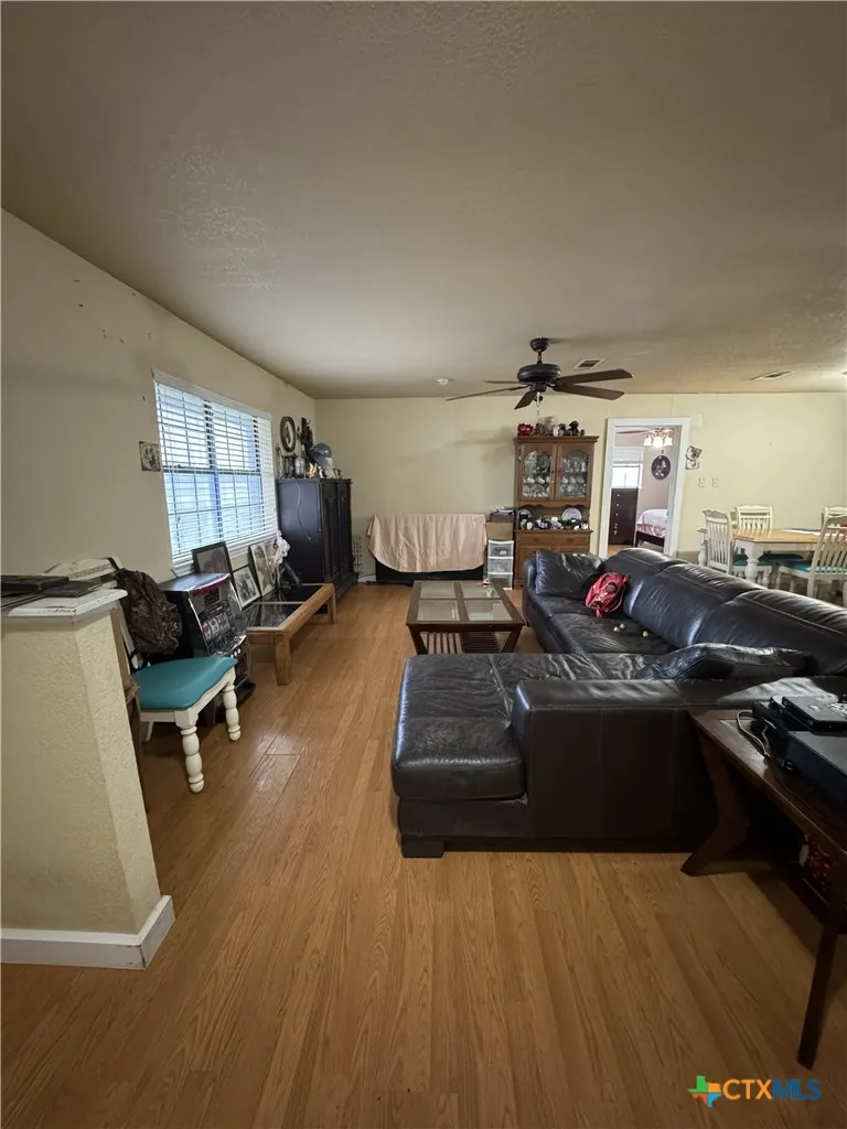 636 E Kempner Street Mabank, TX 75147