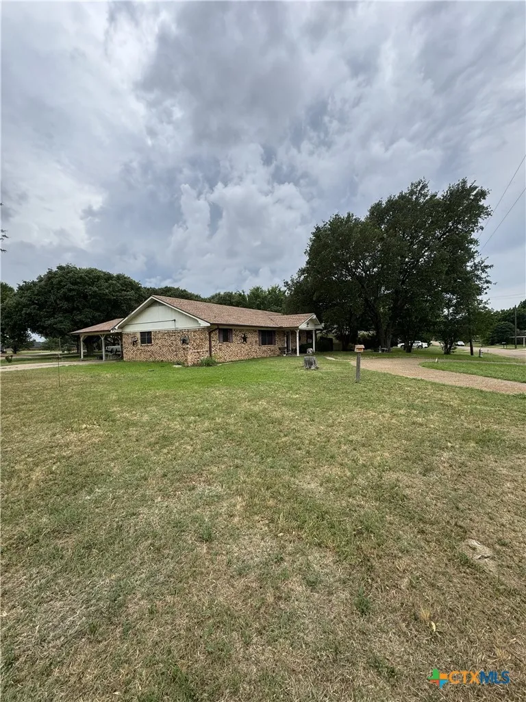 636 E Kempner Street Mabank, TX 75147