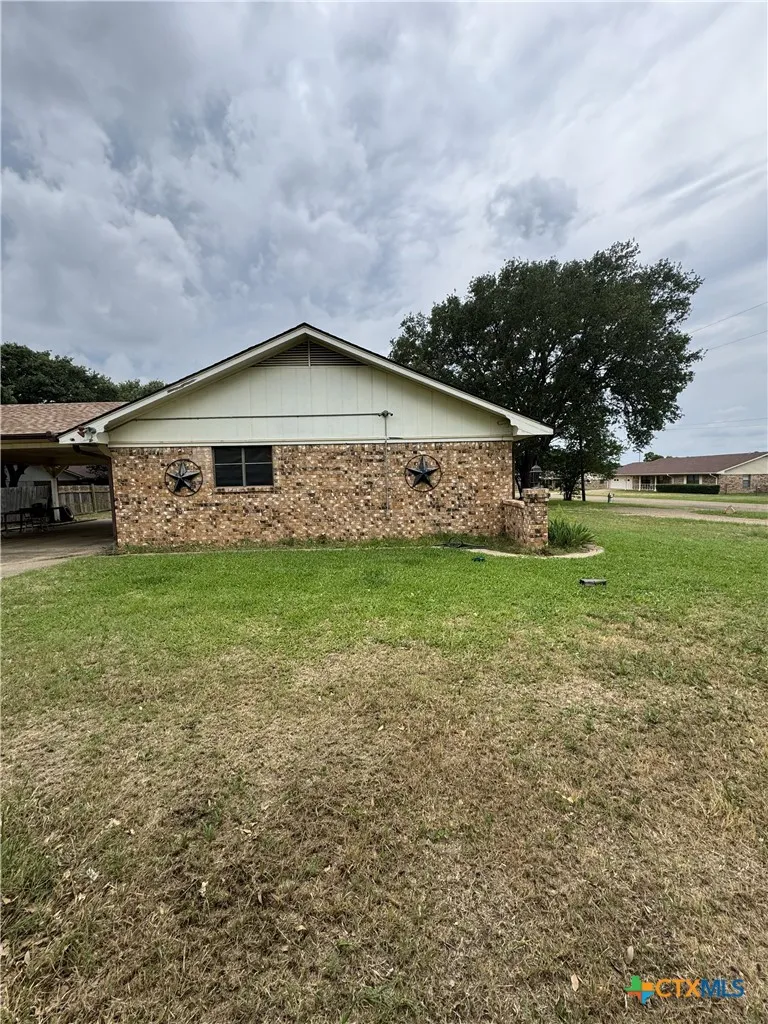 636 E Kempner Street Mabank, TX 75147