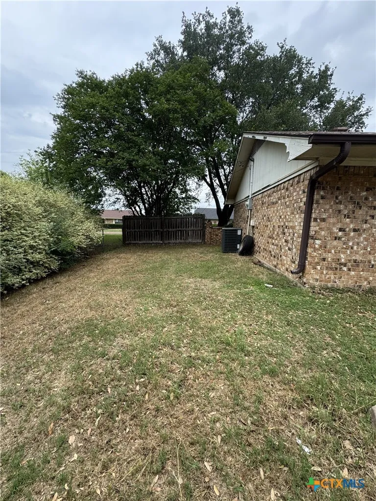 636 E Kempner Street Mabank, TX 75147