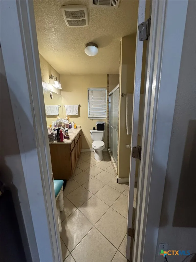 636 E Kempner Street Mabank, TX 75147