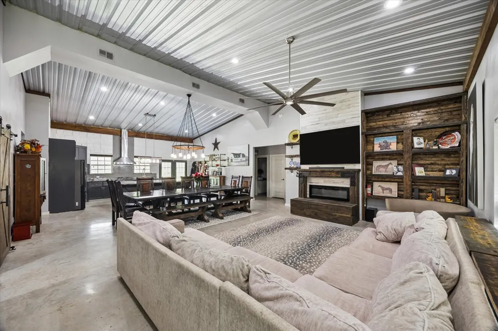 575 County Road 342 Hondo, TX 78801