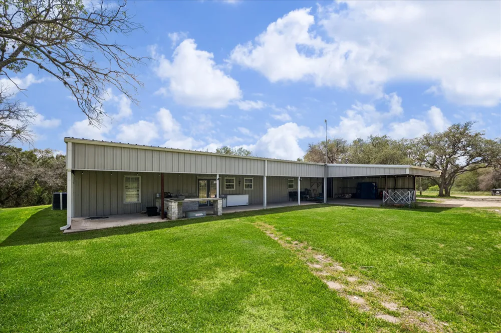 575 County Road 342 Hondo, TX 78801