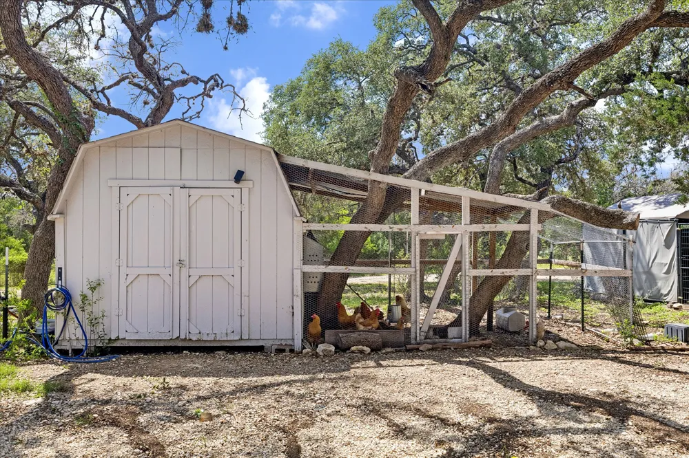 575 County Road 342 Hondo, TX 78801