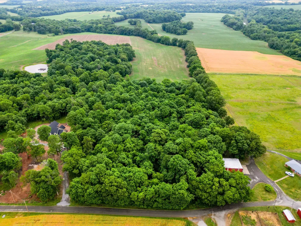 4 J Bourne Rd Adams, TN 37010