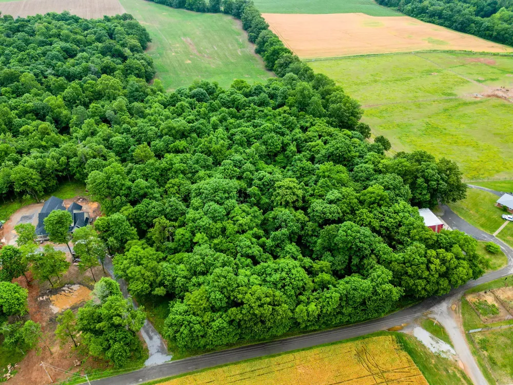 4 J Bourne Rd Adams, TN 37010