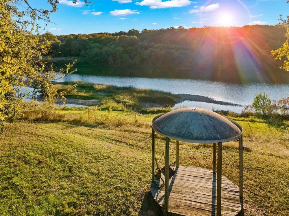 400 Coronados Trail Graford, TX 76449
