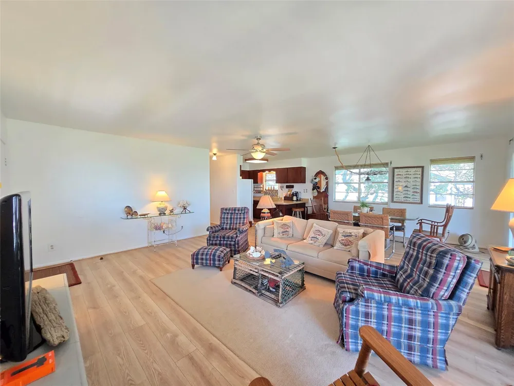 2182 W Bayshore Drive Palacios, TX 77465