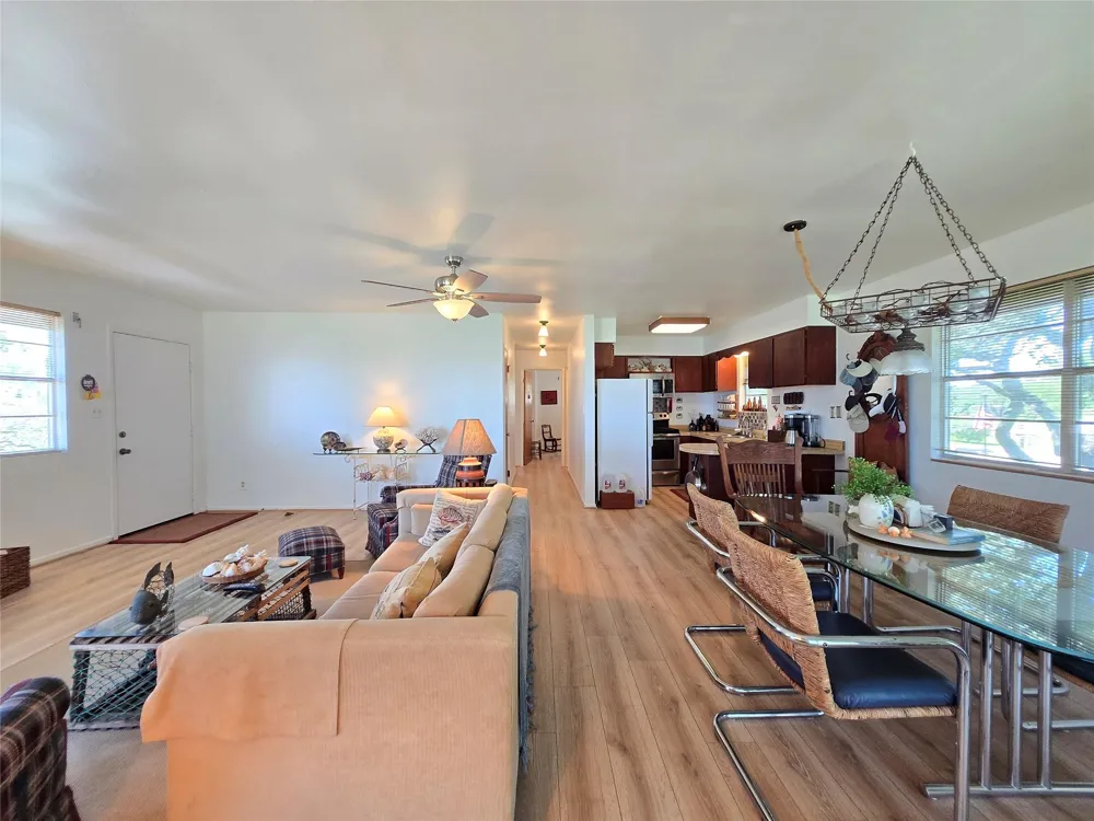 2182 W Bayshore Drive Palacios, TX 77465