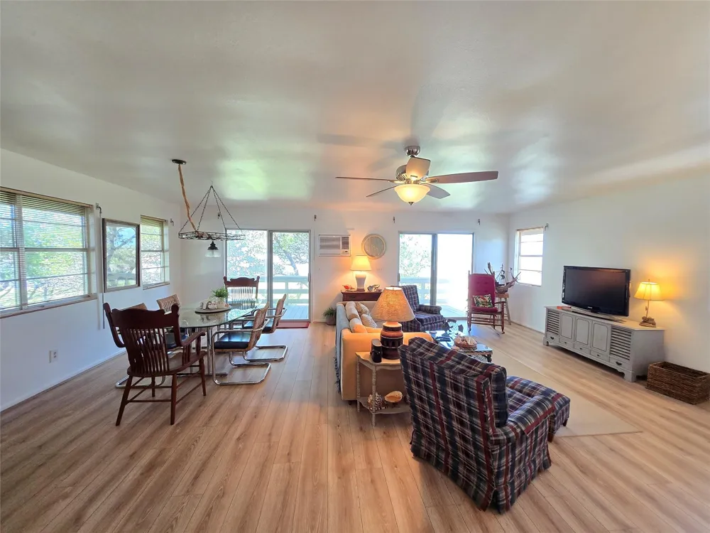 2182 W Bayshore Drive Palacios, TX 77465