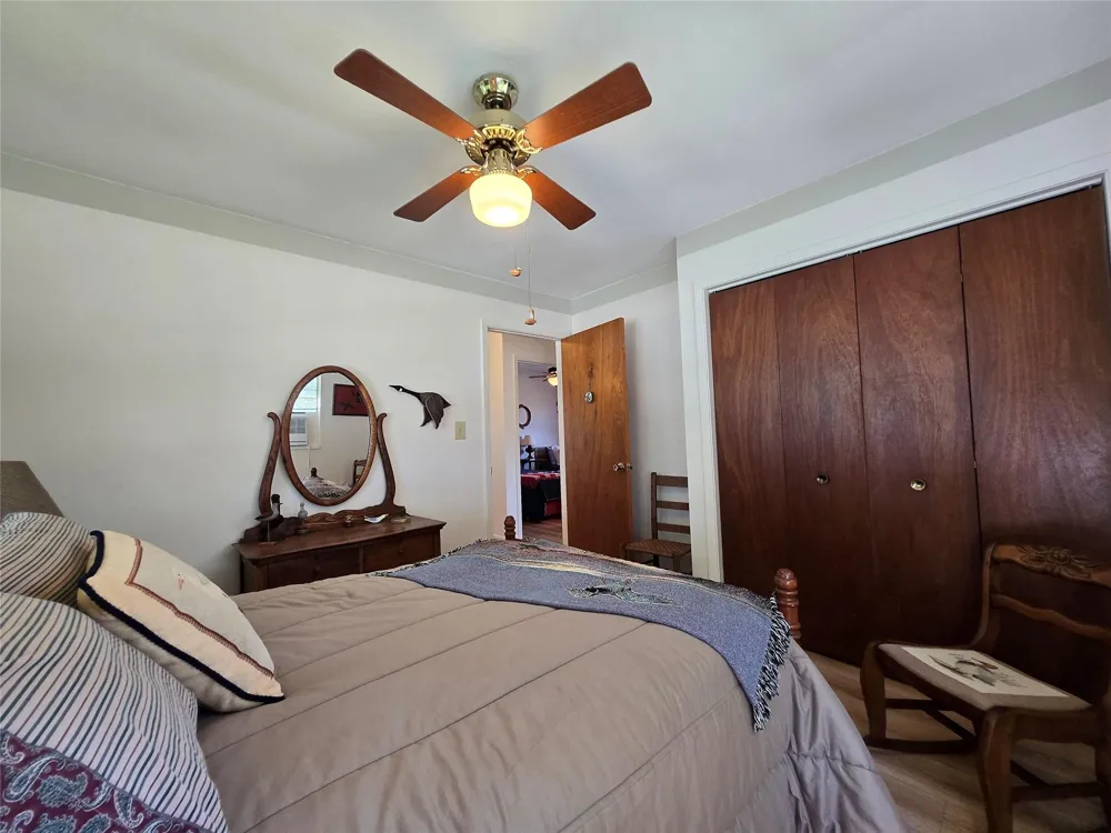 2182 W Bayshore Drive Palacios, TX 77465