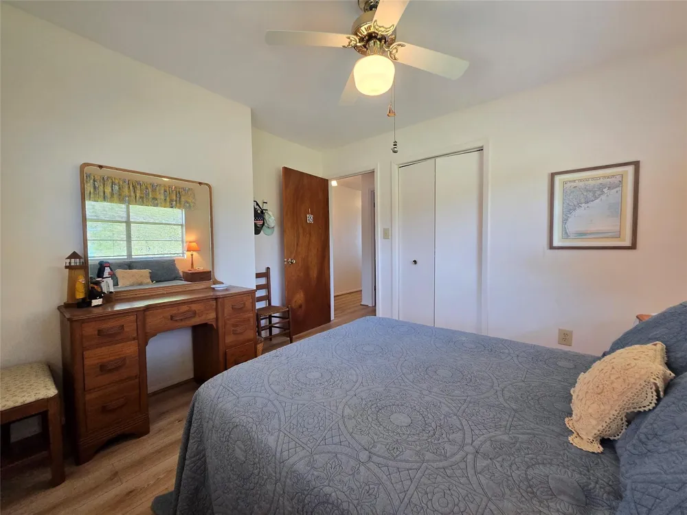 2182 W Bayshore Drive Palacios, TX 77465