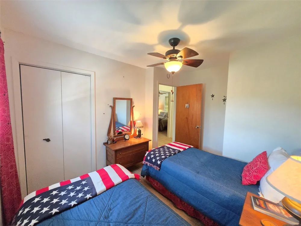 2182 W Bayshore Drive Palacios, TX 77465