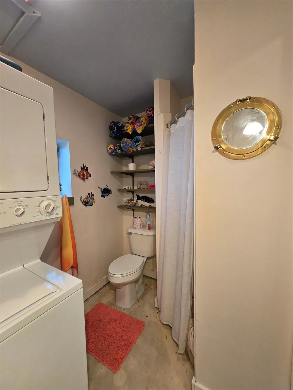 2182 W Bayshore Drive Palacios, TX 77465