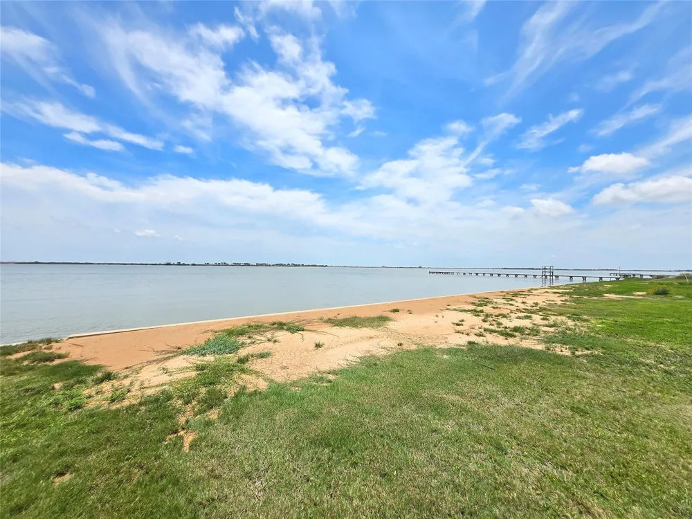 2182 W Bayshore Drive Palacios, TX 77465