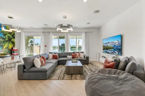 84297 Canzone Drive