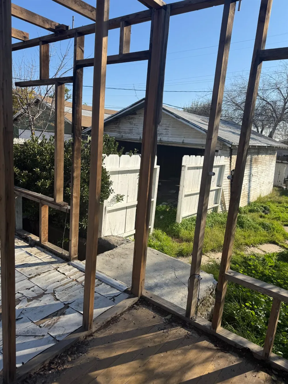 208 E Merced Avenal, CA 93204