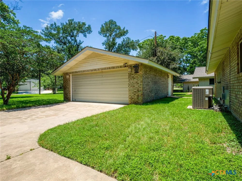 501 Oleander Drive Marble Falls, TX 78654