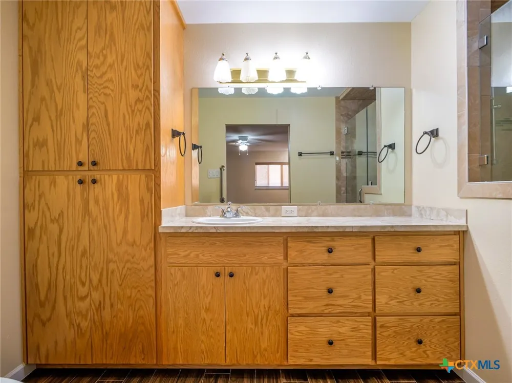 501 Oleander Drive Marble Falls, TX 78654