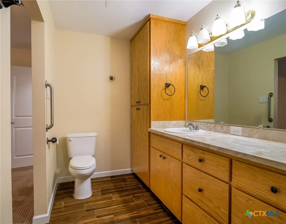 501 Oleander Drive Marble Falls, TX 78654